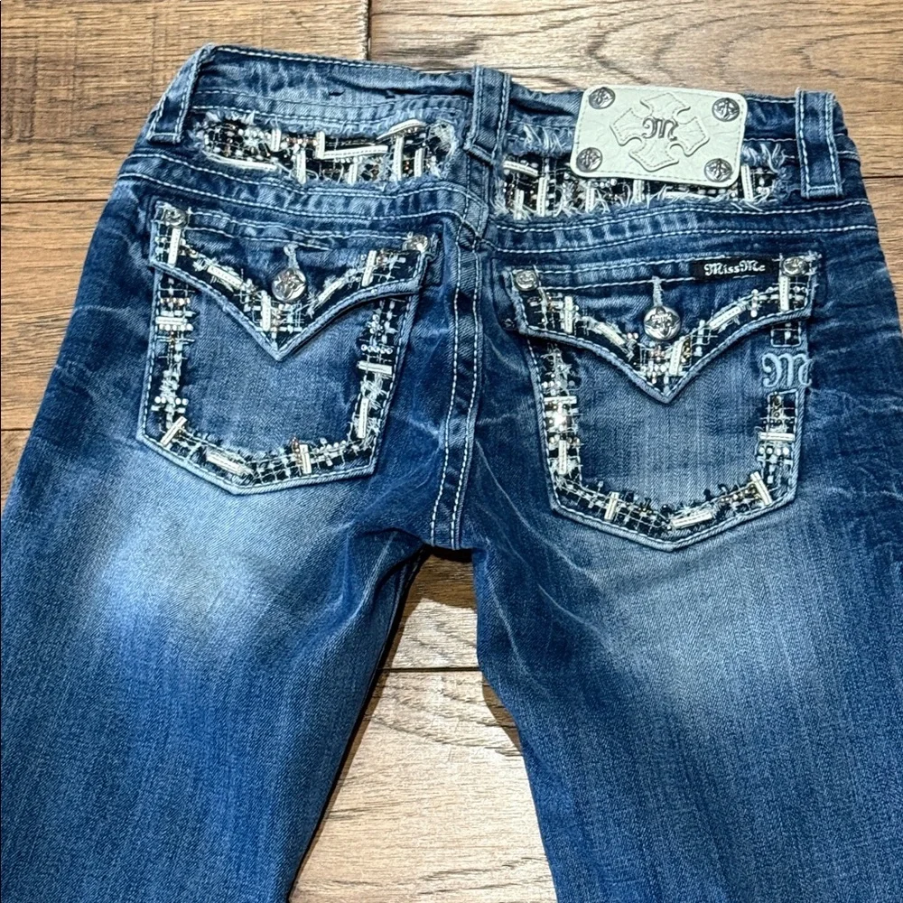 Mid Rise Boot Cut Jeans Flap Back Pockets Embroidered Studded Miss Me Women's 27